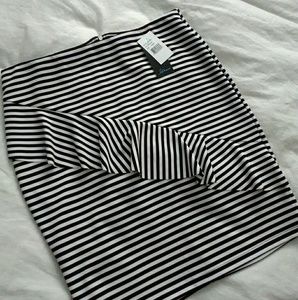 Soprano Ruffled Pencil Skirt